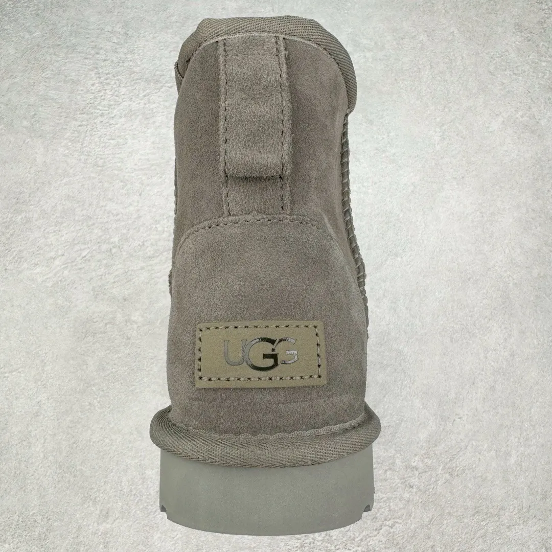 Pick up locally💰520 UGG 6222 Classic short-cut autumn and winter sheepskin and fur integrated snow boots. All shoes are made from the same factory as ZP. Longfeng A-grade Australian imported sheepskin and fur integrated men's and women's boots. Brand OEM production line. Fully follow the ZP process. OEM original pattern maker. Adhering to the principle of no original shoes and no development selection. Pay attention to every detail. The most authentic version on the market. TREADLITE "Light Wing" technology outsole. Lightweight/durable/flexible/pile size: 35 36 37 38 39 40 41 42 43 44 45 Coding: by2936060